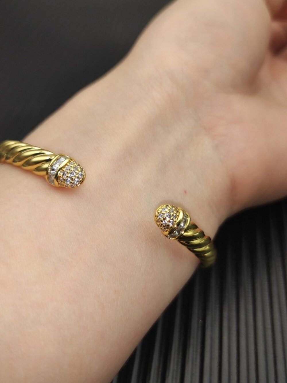 ◽️David Yurman◽️ 6.2mm Gold-Plated Engraved Cable Bracelet - Picture 2 of 7